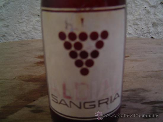 Botellas antiguas: BOTELLIN DE SANGRIA ALDIAL - Foto 2