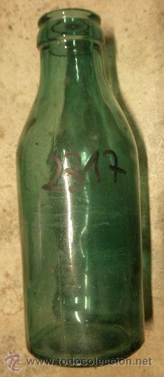 Botellas antiguas: Botella de leche de 20 cms de altura - Foto 1