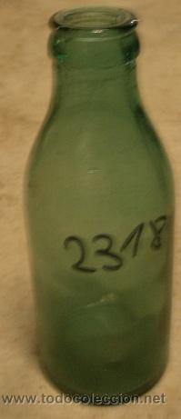 Botellas antiguas: Botella de leche de 20 cms de altura - Foto 1