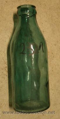 Botellas antiguas: Botella de leche de 20 cms de altura - Foto 1