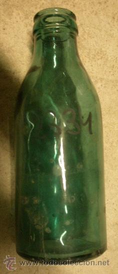 Botellas antiguas: Botella de leche de 20 cms de altura - Foto 1