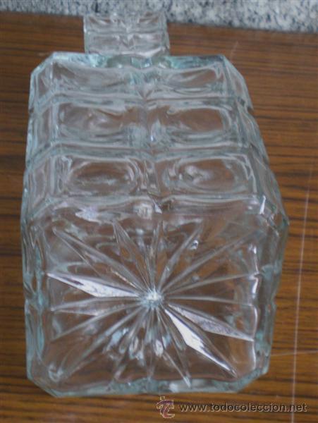 Botellas antiguas: LICORERA de cristal labrada - Foto 2