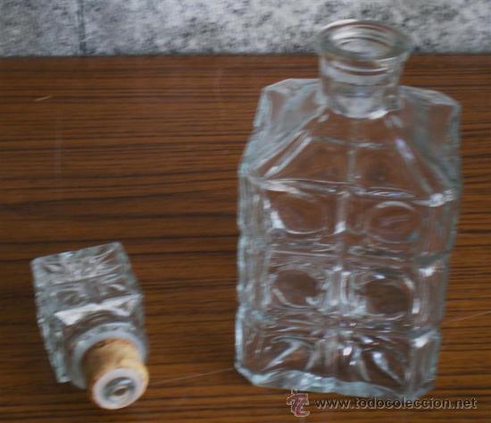 Botellas antiguas: LICORERA de cristal labrada - Foto 3