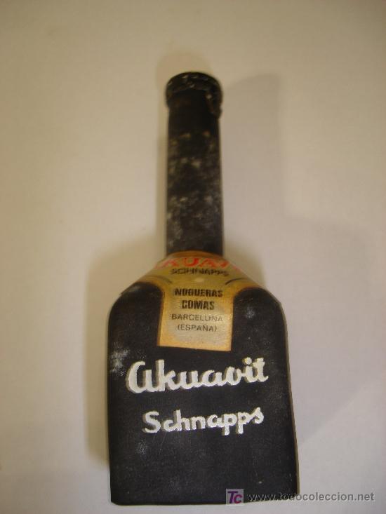 Botellas antiguas: BOTELLIN AKUAVIT SCHNAPPS.BARCELONA. - Foto 1