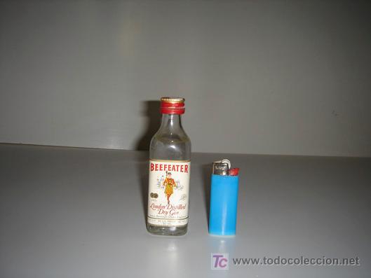 Botellas antiguas: Botella de licor beefeater - Foto 1