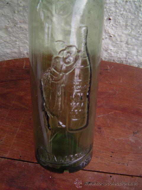 Botellas antiguas: BOTELLA CO&Ntilde;AC CABALLERO LETRAS EN RELIEVE - Foto 2