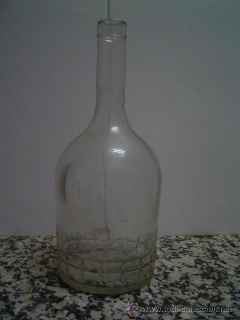 Botellas antiguas: BOTELLA CUSENIER LETRAS EN RELIEVE EN LA BASE - Foto 1