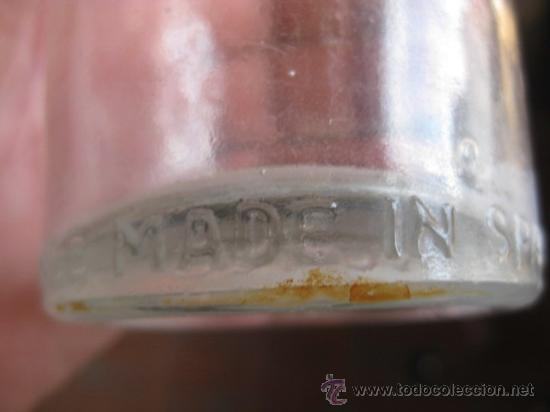 Botellas antiguas: BOTELLA BLANCA CON LETRAS EN RELIEVE - Foto 3