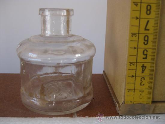 Botellas antiguas: TINTERO CRISTAL CON LETRAS EN RELIEVE EN LA BASE - Foto 1