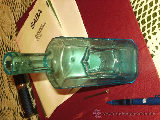 Botellas antiguas: BOTELLA AZUL B Y S DE YODO FERRATOSA. - Foto 1
