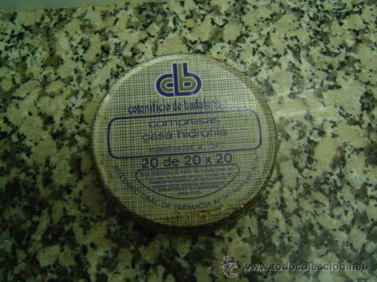 Botellas antiguas: CAJA COMPRESAS  GASA HIDROFILA - Foto 1