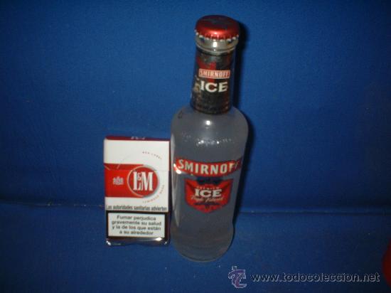 Botellas antiguas: botella de smirnoff - Foto 1