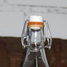 Botellas antiguas: BOTELLA DE GASEOSA LA SERRANA DE HORCAJO DE MEDIANERO SALAMANCA. Lote 213004912