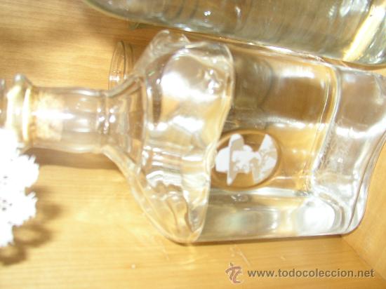 Botellas antiguas: Botella licorera muy decorativa - Foto 2