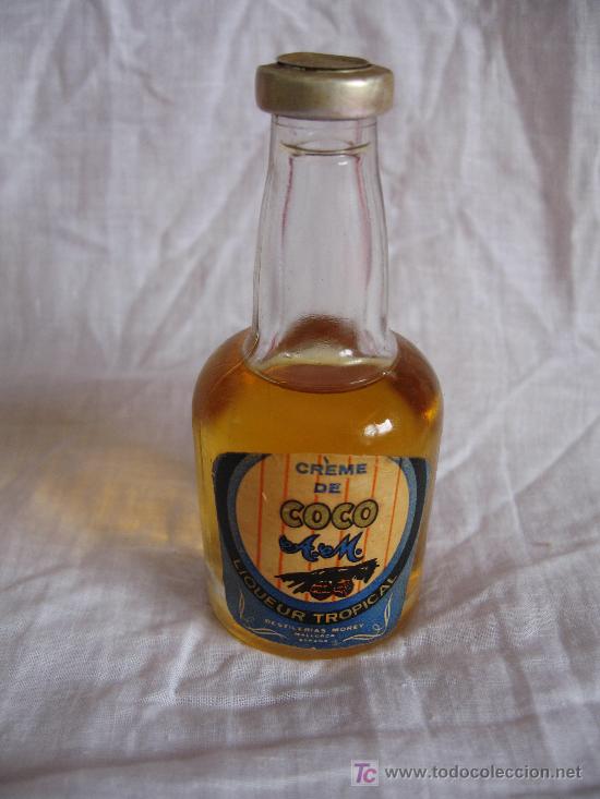 Botellas antiguas: BOTELLITA DE LICOR - CR&Eacute;ME DE COCO A.M - Foto 1