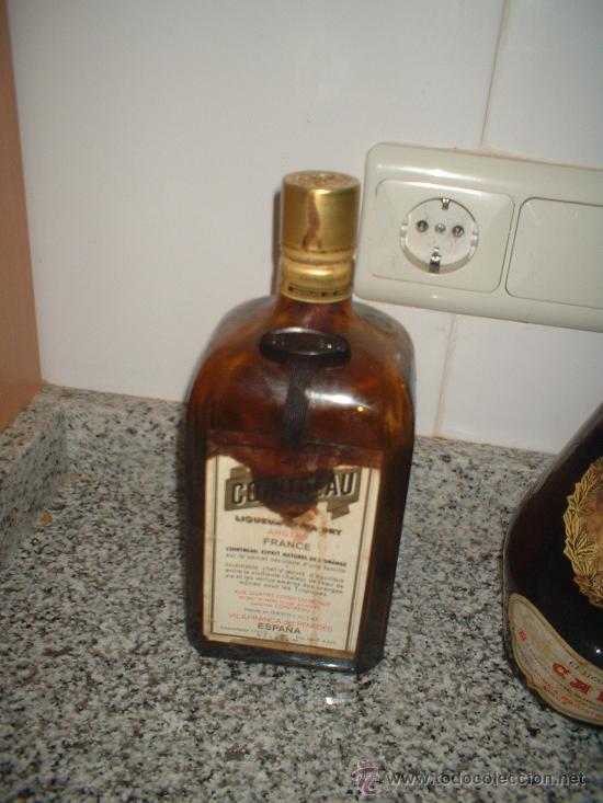 Botellas antiguas: botella de cointreau antigua - Foto 1