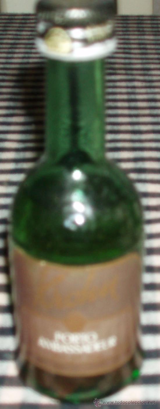 Botellas antiguas: botellin porto ambassadeur - Foto 1