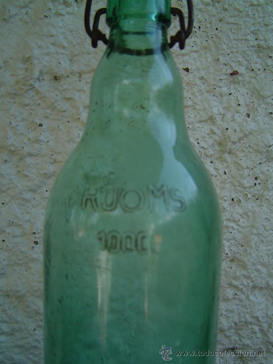 Botellas antiguas: BOTELLA RUOMS LETRAS EN RELIEVE - Foto 2