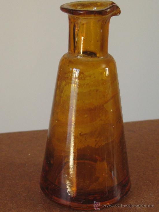 Botellas antiguas: BOTE ZARDOZ CON LETRAS EN RELIEVE EN LA BASE - Foto 1