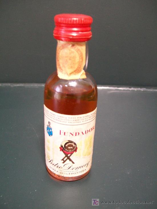 Botellas antiguas: FUNDADOR.botellin brandy - Foto 1