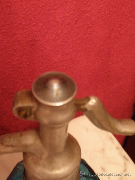 Botellas antiguas: Sif&oacute;n, 1930 en cristal azul - Foto 5