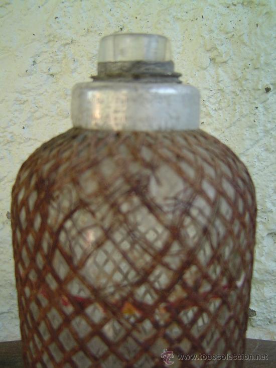 Botellas antiguas: BOTELLA DE SIFON SIN CABEZA Y COM MALLA - Foto 3
