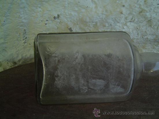 Botellas antiguas: BOTELLA. S.A. PUJOL Y GRAU LETRAS EN RELIEVE - Foto 2