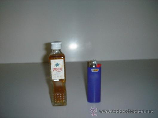 Botellas antiguas: botellin de pacharan zoco - Foto 1