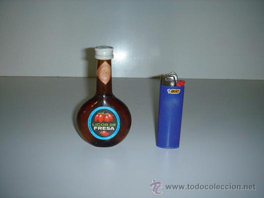 Botellas antiguas: botellin de licor de fresa - Foto 1