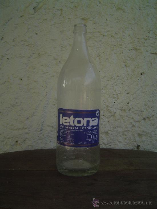 Botellas antiguas: BOTELLA LECHE LETONA ETIQUETA DE PAPEL - Foto 1