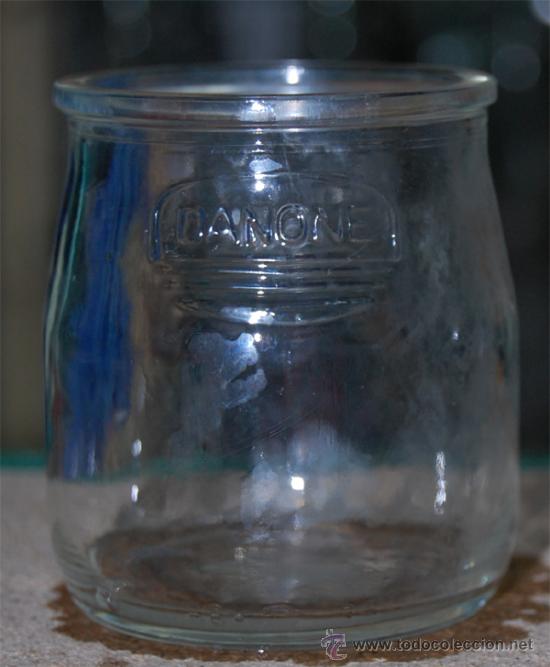 Botellas antiguas: BOTE DE YOGURT DANONE CON LETRAS EN RELIEVE - Foto 1