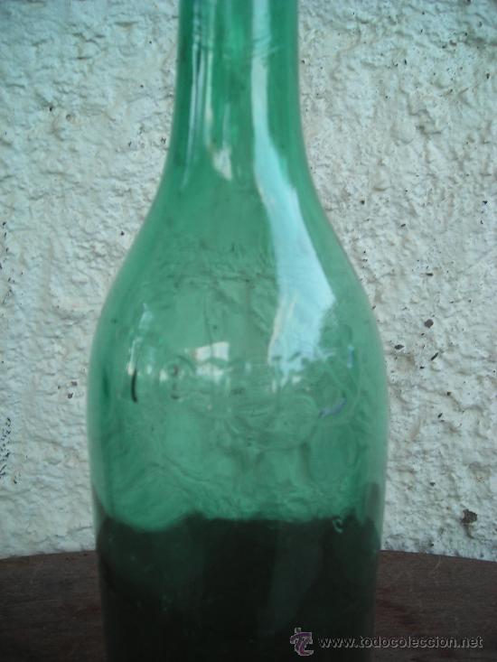 Botellas antiguas: BOTELLA TERRY LETRAS EN RELIEVE - Foto 2