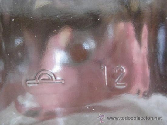 Botellas antiguas: BOTELLA CRISTAL CUADRADA CON MARCA EN LA BASE - Foto 2