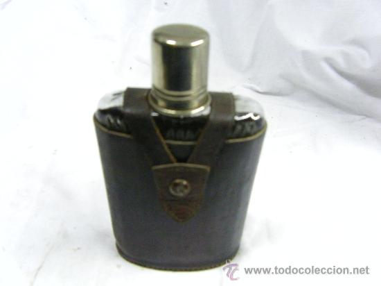 Botellas antiguas: BOTELLA CON PETACA - Foto 1