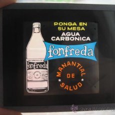 Botellas antiguas: ANTIGUA DIAPOSITIVA DE CRISTAL AGUA MINERAL CARBONICA FONFREDA. CINE AÑOS 40-50