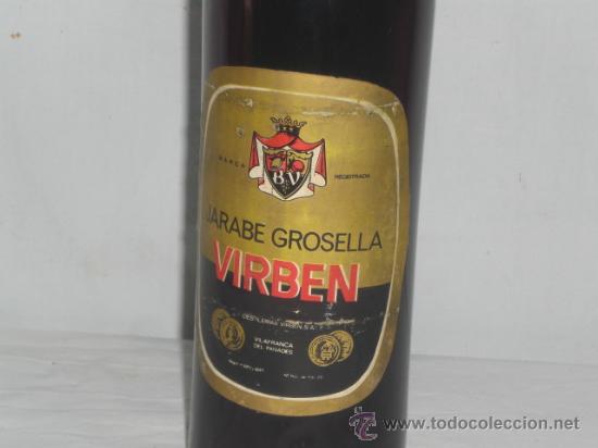 Botellas antiguas: BOTELLA DE JARABE DE GROSELLA VIRBEN. - Foto 1
