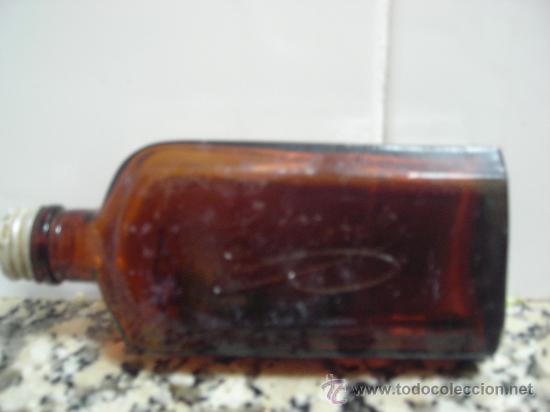 Botellas antiguas: BOTELLA LABORATORIOS EMERCK LETRAS EN RELIEVE - Foto 2