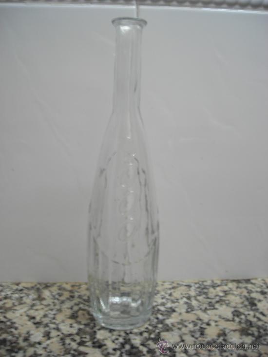 Botellas antiguas: BOTELLA DOS MIL NUMEROS EN RELIEVE - Foto 1