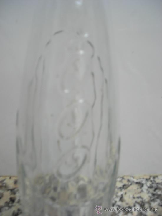Botellas antiguas: BOTELLA DOS MIL NUMEROS EN RELIEVE - Foto 2