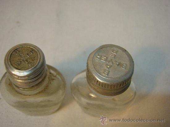 Botellas antiguas: PAR DE FRASQUITOS BAYER ANTIGUOS - Foto 2