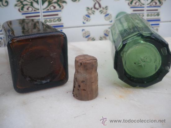 Botellas antiguas: 2 ANTIGUAS BOTELLAS PEQUE&Ntilde;AS. - Foto 2