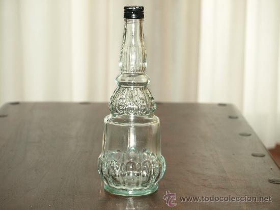 Botellas antiguas: BOTELLA CON BONITOS RELIEVES. - Foto 1