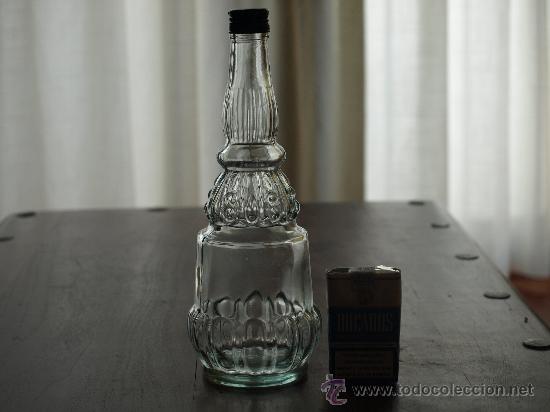 Botellas antiguas: BOTELLA CON BONITOS RELIEVES. - Foto 4