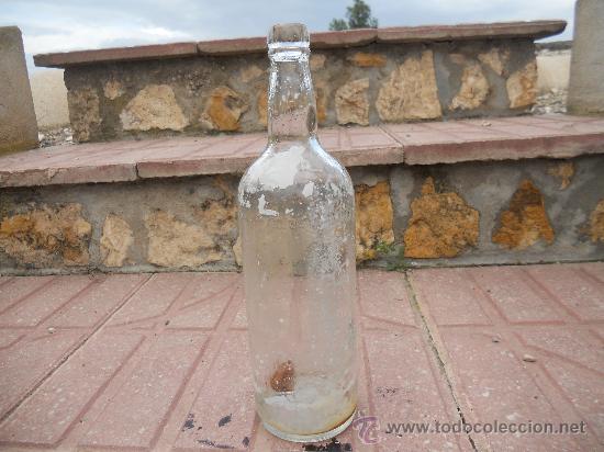 Botellas antiguas: BOTELLA DE CRISTAL. - Foto 1