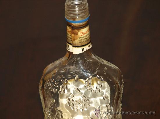 Botellas antiguas: BOTELLA LICOR DE CIRUELA ALEM&Aacute;N CON BONITOS RELIEVES - Foto 2