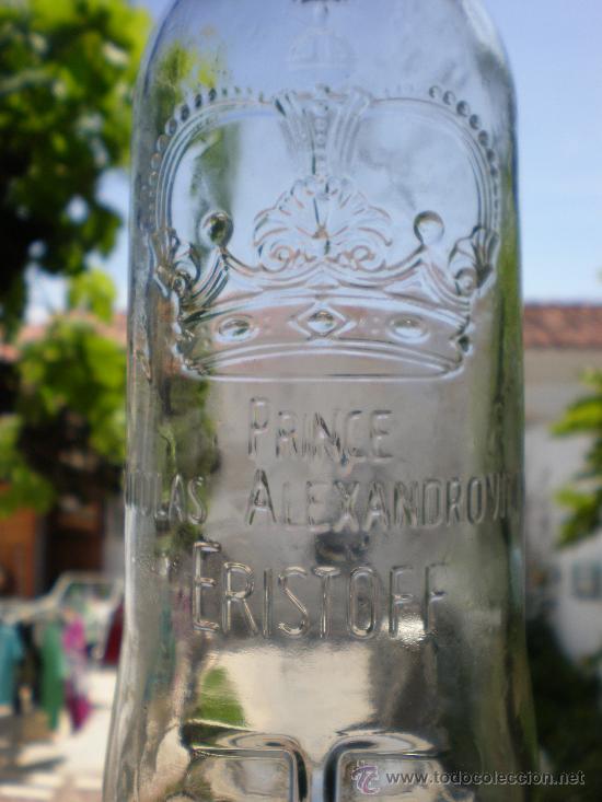 Botellas antiguas: Botella VODKA ERISTOFF, dibujos y letras en relieve - Foto 1