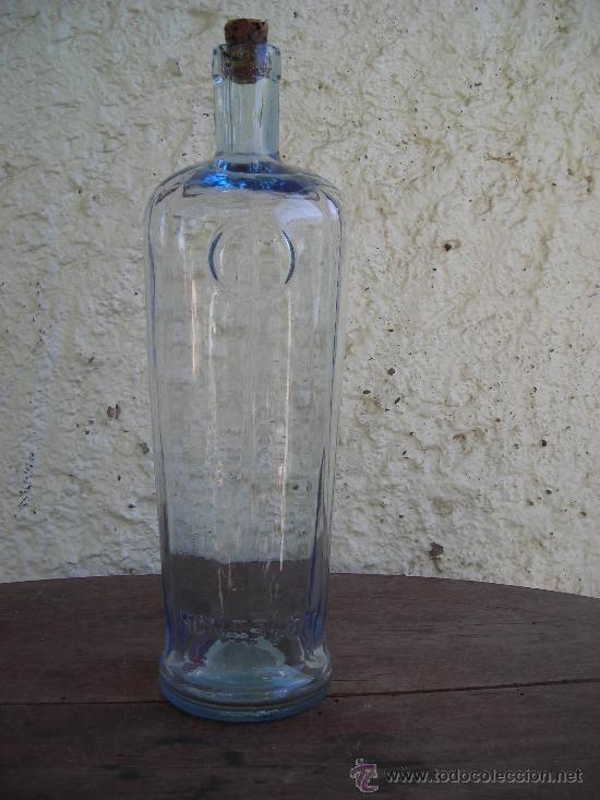 Botellas antiguas: BOTELLA MONTPLET LETRAS EN RELIEVE CERCA DE LA BASE - Foto 1
