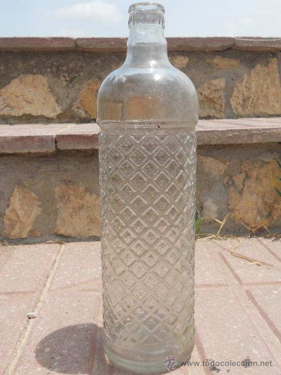 Botellas antiguas: ANTIGUA BOTELLA TALLADA. 1 LITRO. - Foto 1