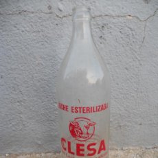 Botellas antiguas: ANTIGUA BOTELLA DE LECHE CLESA SERIGRAFIADA MADRID EN COLOR ROJO.1 LITRO