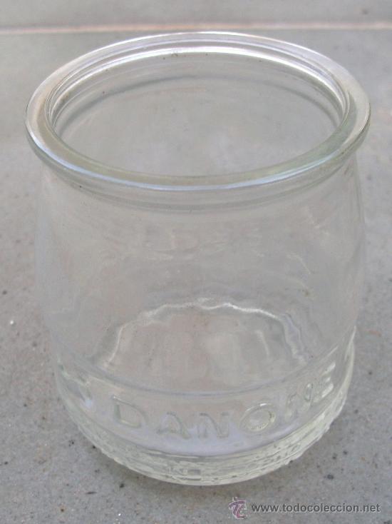 Botellas antiguas: bote de danone, nombre en relieve (7,5x6cm aprox) - Foto 1